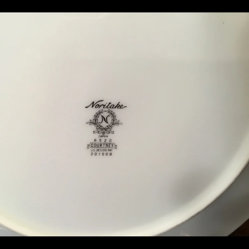 NORITAKE COURTNEY VINTAGE DINNER  8 PLACE‎ SETTING + 4 PC HOST SERVICE